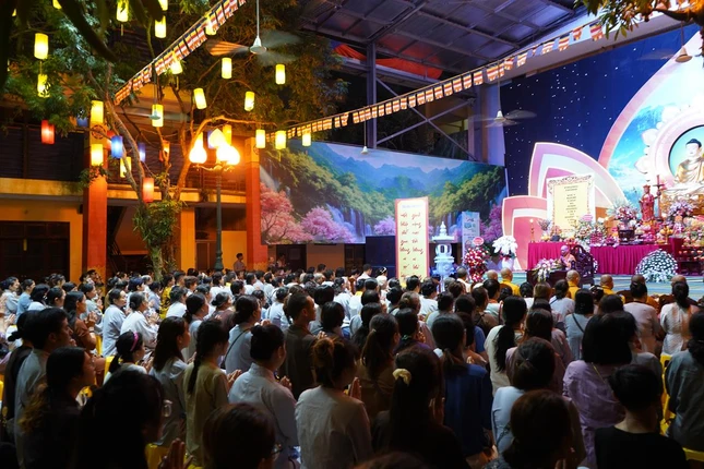 Lễ Vu lan - Báo hiếu Phật lịch 2567 tại chùa Bằng với sự tham dự của hơn 2.000 tín đồ Phật tử