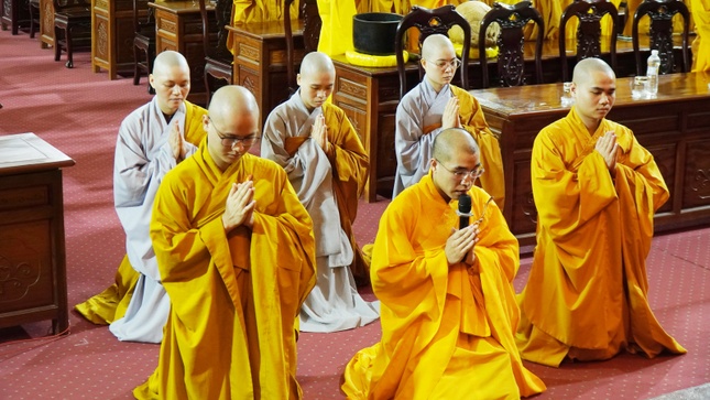 Tăng Ni sinh tác bạch khánh tuế chư tôn đức Tăng Ni sinh tác bạch khánh tuế chư tôn đức