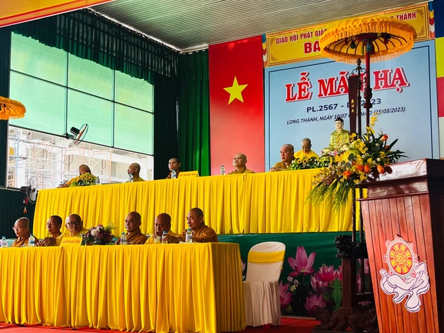 Chư tôn đức chứng minh buổi lễ