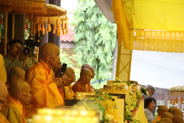 Trưởng lão Hòa thượng Thích Đức thanh ban đạo từ