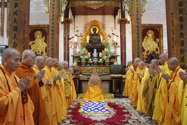 Cử hành lễ Vu lan tại chánh điện tổ đình Từ Đàm