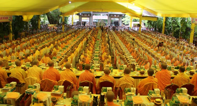 Hơn 1.000 Tăng Ni dự pháp hội trai Tăng cúng dường nhân mùa Vu lan do Ban Trị sự GHPGVN tỉnh Thừa Thiên Huế tổ chức