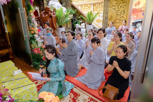 Đại diện Phật tử tác bạch cúng dường Đại diện Phật tử tác bạch cúng dường