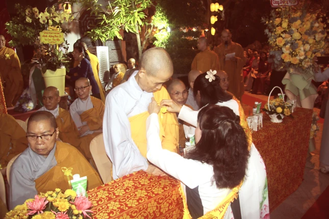 Nghi thức cài hoa hồng