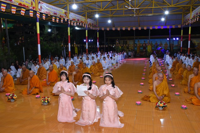 Đại diện Phật tử dâng lời phát nguyện
