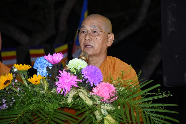 Thượng tọa Giác Minh cung tuyên tiểu sử Hòa thượng Giác Đức