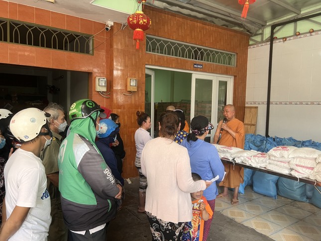 Hòa thượng Thích Giác Pháp, Tri sự trưởng Giáo đoàn V phát biểu trong buổi trao quà