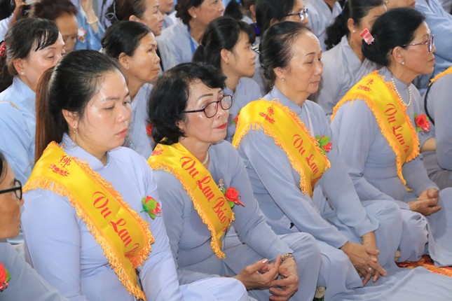 Phật tử tham dự buổi lễ