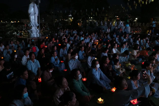 Đông đảo Phật tử về chùa Thanh Lương dự lễ