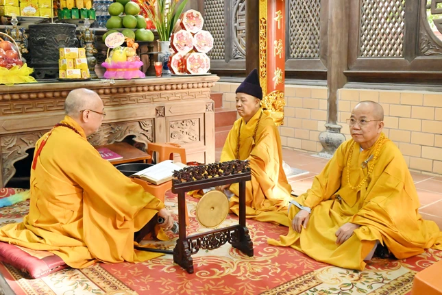 Chư tôn đức Ban Chức sự hạ trường