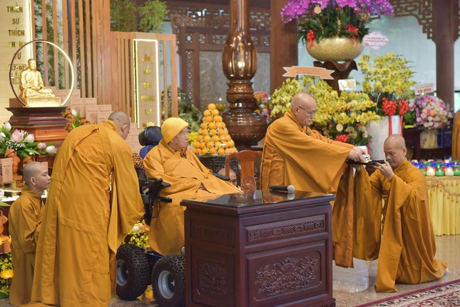 Thành kính dâng trà kính mừng khánh tuế Đại lão Hòa thượng