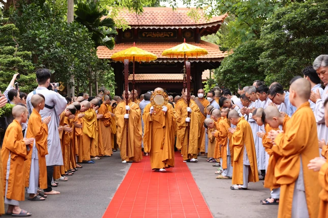 Cung đón Đại lão Hòa thượng Thích Thanh Từ