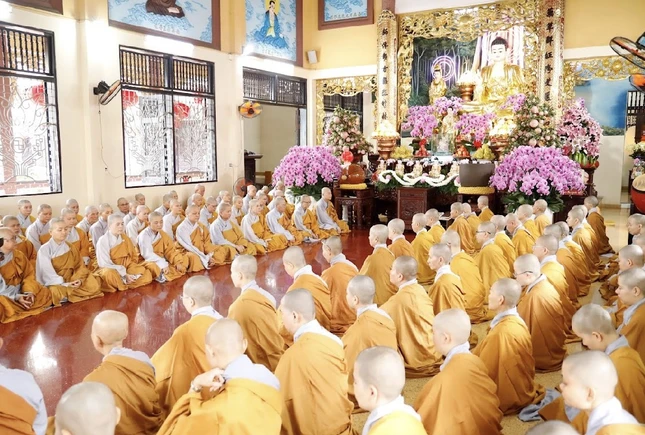 Chư hành giả Ni tại hạ trường chùa Dược Sư