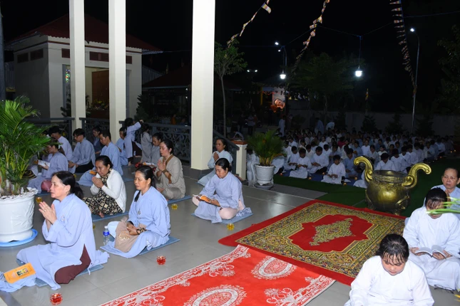 Phật tử tham dự buổi lễ Phật tử tham dự buổi lễ