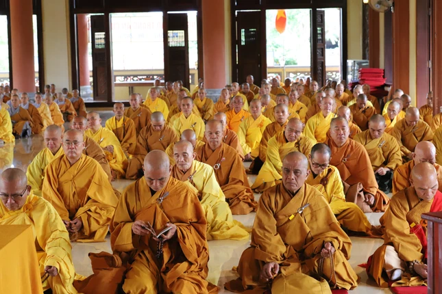 Chư Tăng tham dự buổi lễ Chư Tăng tham dự buổi lễ