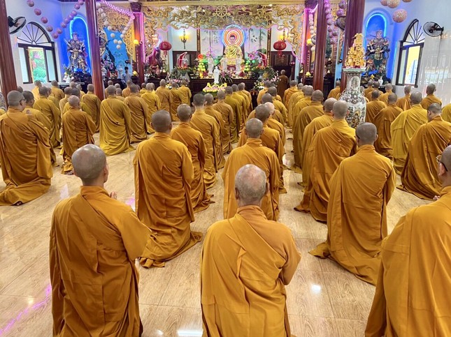 Quang cảnh buổi lễ Tự tứ tại chùa Giác Nguyên