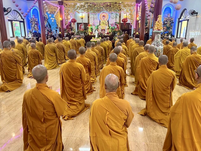 Quang cảnh buổi lễ Tự tứ tại chùa Giác Nguyên