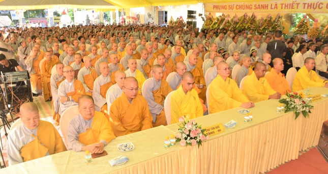 Chư Tăng Ni, Phật tử tham dự buổi lễ