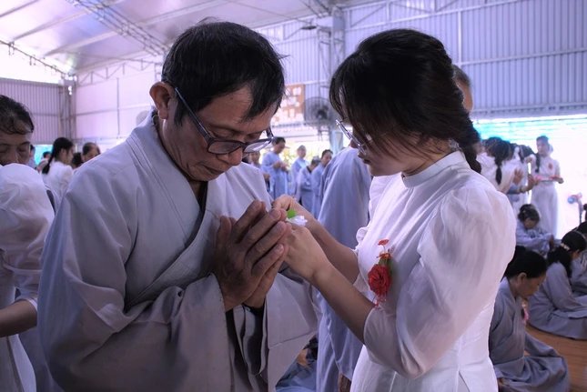 Nghi thức cài hoa hồng