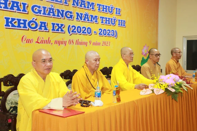 Chư tôn đức chứng minh