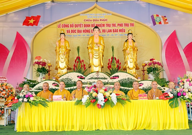 Chư tôn đức chứng minh