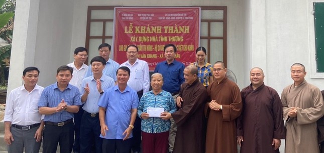 Khánh thành, bàn giao nhà tình thương đến gia đình bà Trần Thị Hưng Khánh thành, bàn giao nhà tình thương đến gia đình bà Trần Thị Hưng