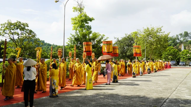 Cung nghinh chư tôn đức