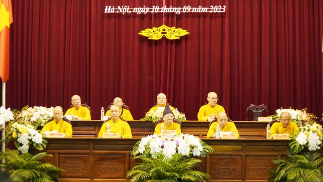 Chư tôn đức chứng minh buổi lễ