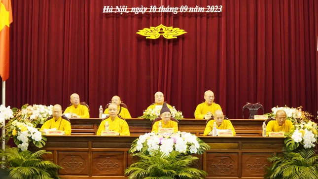 Chư tôn đức chứng minh buổi lễ