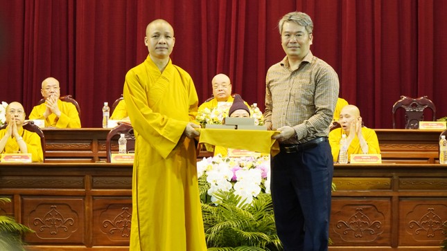 Tiến sĩ Phạm Quỳnh cúng dường bộ Đại Tạng kinh Càn Long