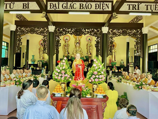 Lễ tạ pháp, dâng pháp y cúng dường tại chùa Giác Phước