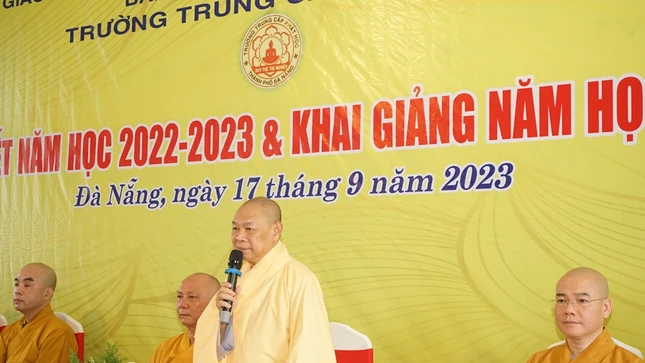 Hòa thượng Thích Từ Nghiêm ban đạo từ