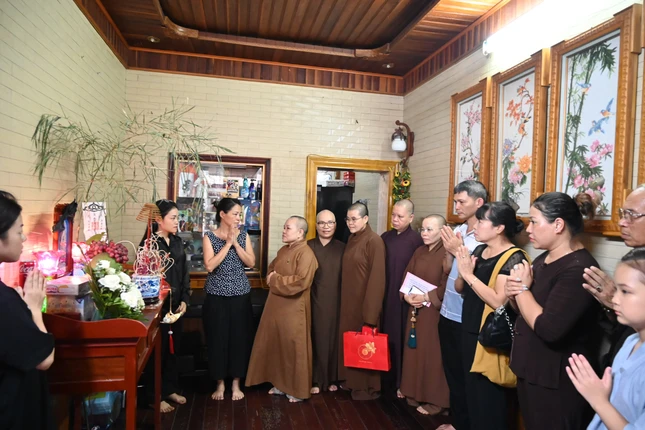 Chia sẻ với nỗi đau mất mát người thân