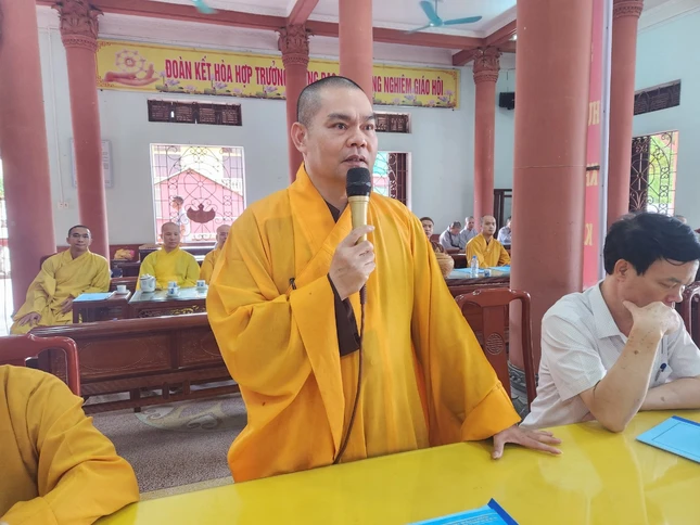 Thượng tọa Thích Trí sử phát biểu tri ân