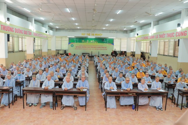 Ni sinh tham dự kỳ thi học kỳ