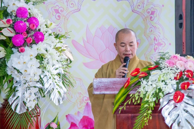 Thượng tọa Thích Huệ Quang phát biểu khai mạc