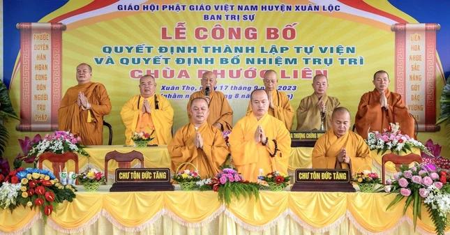 Chư tôn đức chứng minh buổi lễ