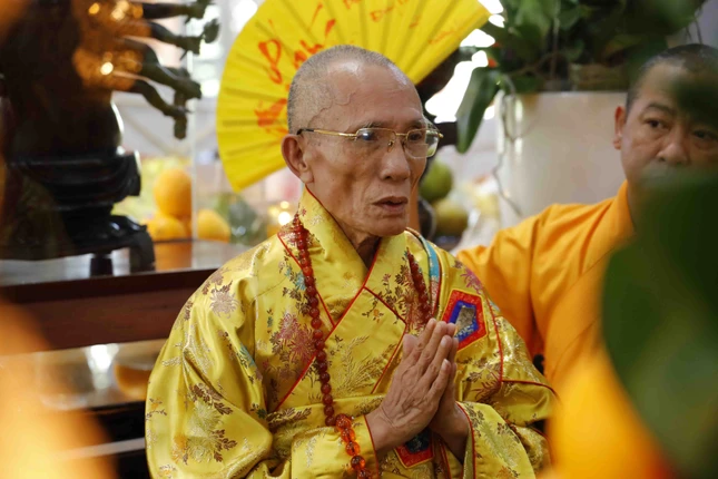 Hòa thượng Thích Huệ Trí chủ sám các nghi lễ thiền môn