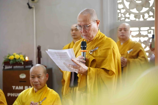 Thượng tọa Thích Phước Nghiêm cung tuyên tiểu sử cố Hòa thượng Thích Đạt Đạo