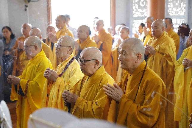 Chư tôn giáo phẩm tưởng niệm