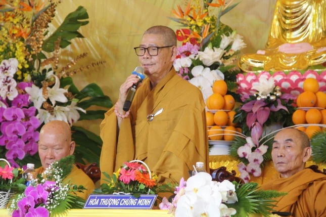 Hòa thượng Thích Châu Quang ban đạo từ Hòa thượng Thích Châu Quang ban đạo từ