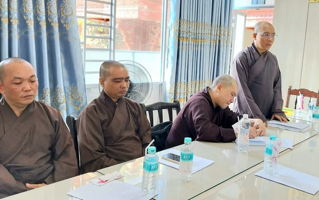 Đại đức Thích Chúc Thạnh báo cáo