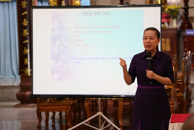 Th.s Nguyễn Thị Mai Thu hướng dẫn kỹ năng viết tin