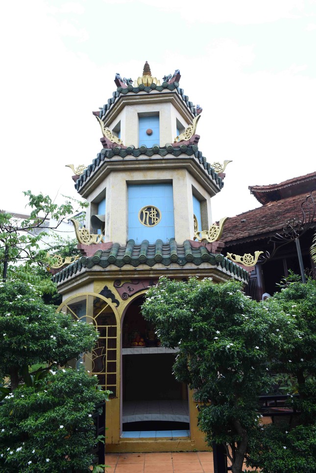 Bảo tháp cố Hòa thượng Thích Minh Nhuận trong khuôn viên chùa Long Vân Bảo tháp cố Hòa thượng Thích Minh Nhuận trong khuôn viên chùa Long Vân