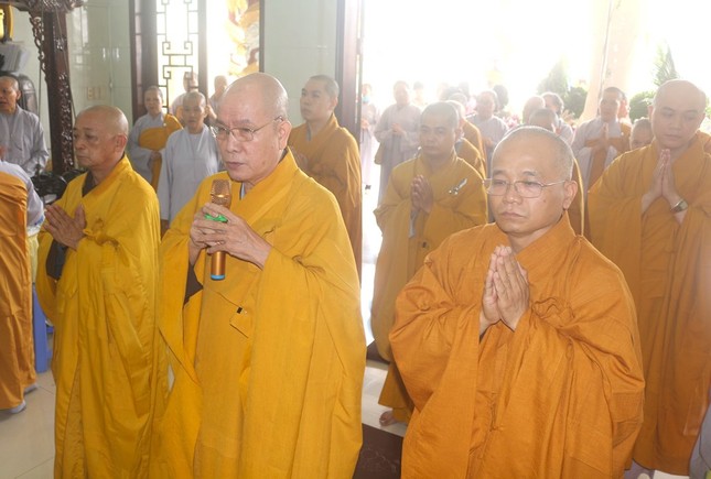 Hòa thượng Thích Tắc Huê dâng lời tác bạch cúng dường trai Tăng