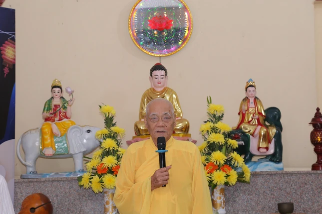 Thượng tọa Thích Tâm Nguyên, viện chủ chùa Chánh Thiên phát biểu