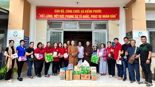 Trao quà tại X.Kiểng Phước, H.Gò Công Đông, Tiền Giang Trao quà tại X.Kiểng Phước, H.Gò Công Đông, Tiền Giang