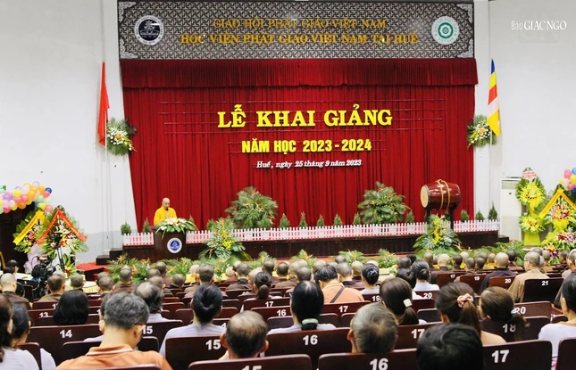 Quang cảnh buổi lễ khai giảng Quang cảnh buổi lễ khai giảng