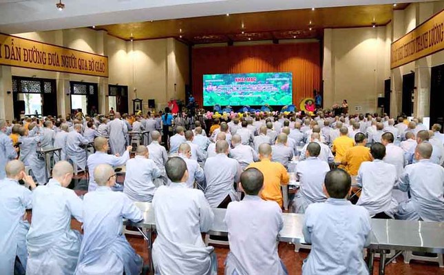 Quang cảnh ngày hội