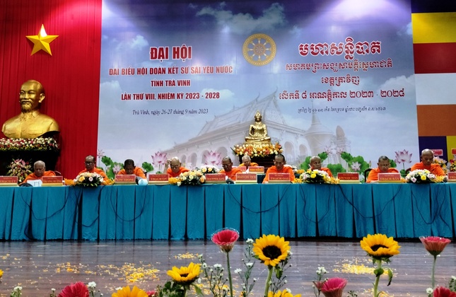 Chư tôn đức chứng minh